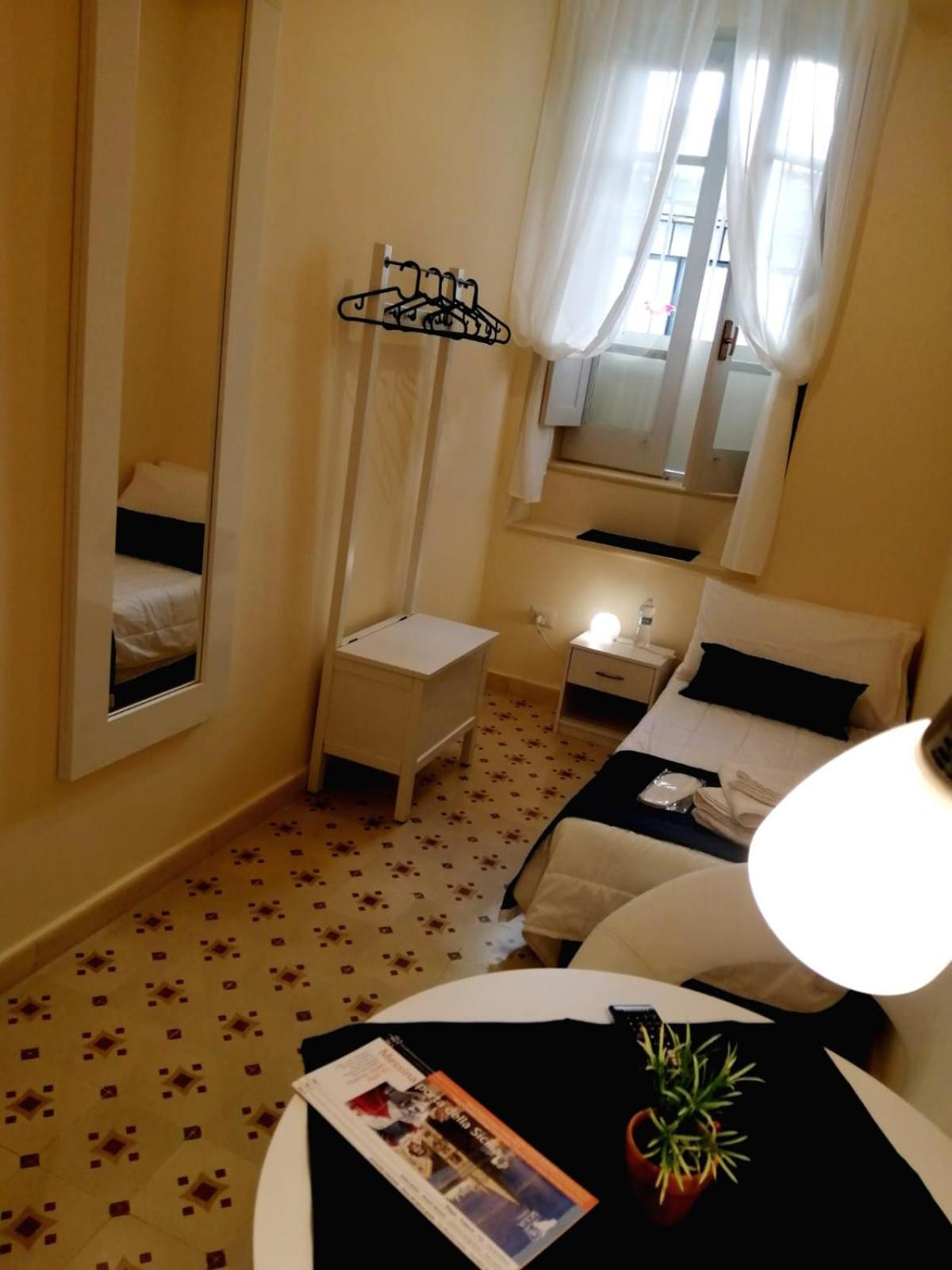 Suleima B&B Messina Centro Стая снимка
